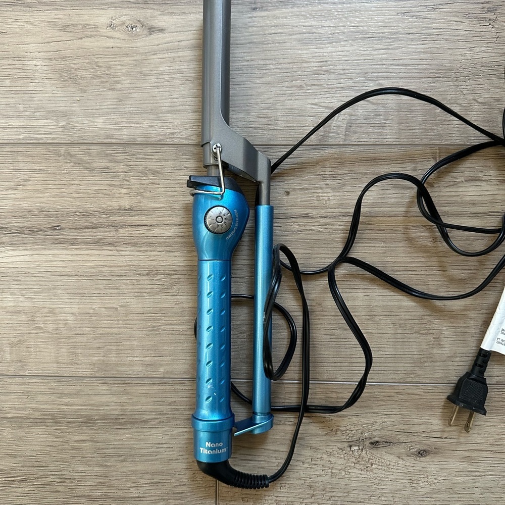 BaBylissPRO® Nano Titanium™ ¾" Marcel Curling Iron GUC - Picture 4 of 5